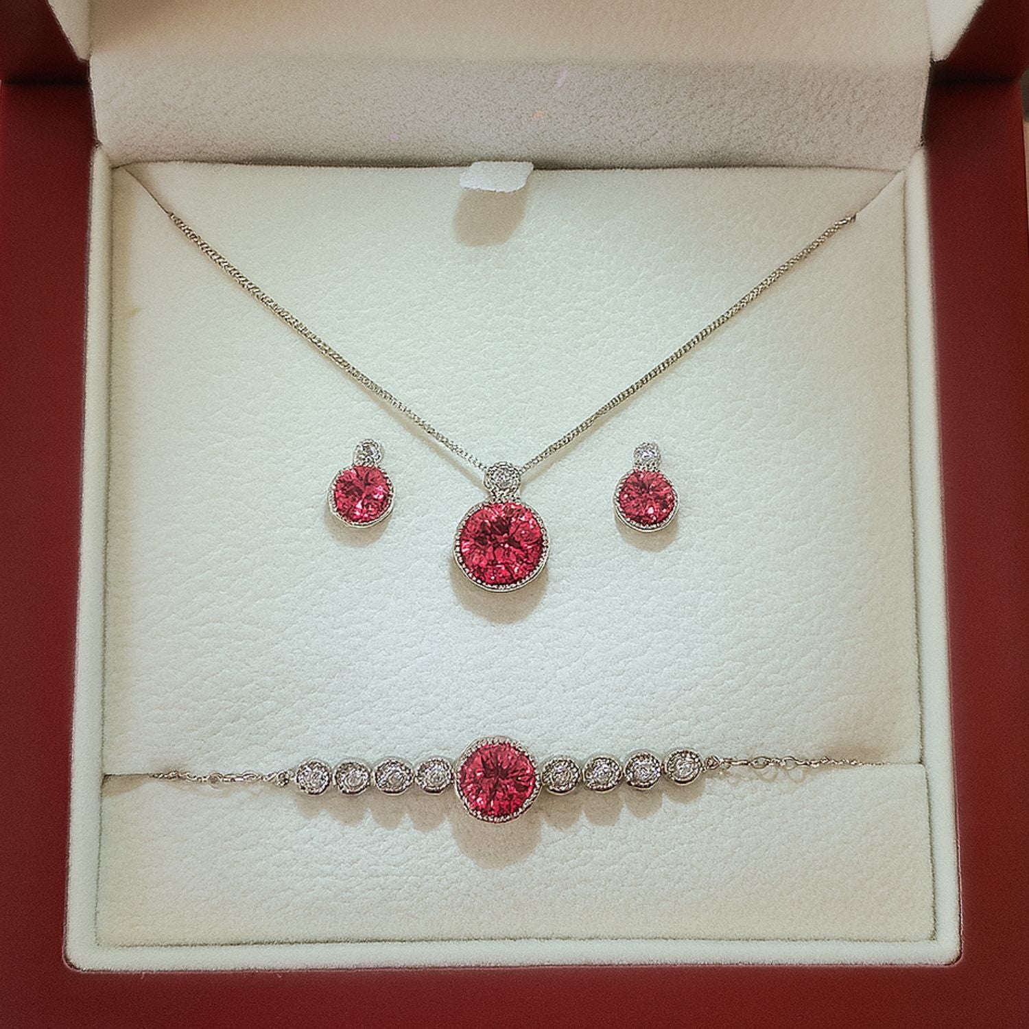 Klassiskt turmalinrosa solitär-smyckeset med österrikiska kristaller – Oktober månadssten (October Birthsrtone)